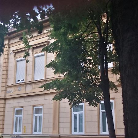 Napfeny Apartman Seghedin Exterior foto