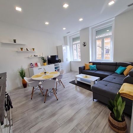 Napfeny Apartman Seghedin Exterior foto