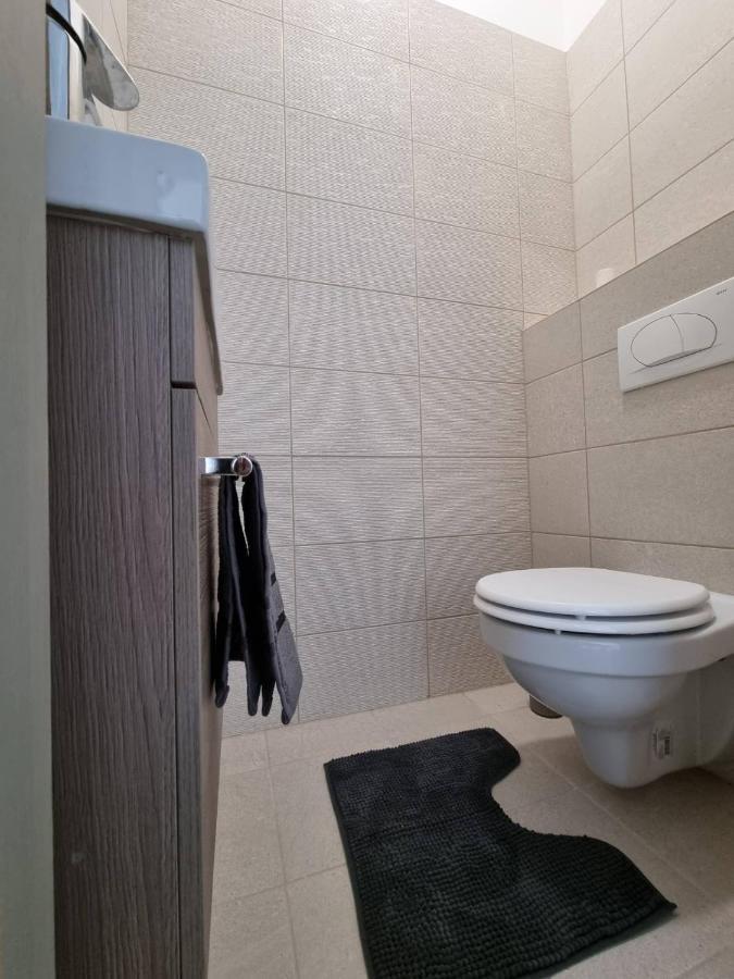 Napfeny Apartman Seghedin Exterior foto