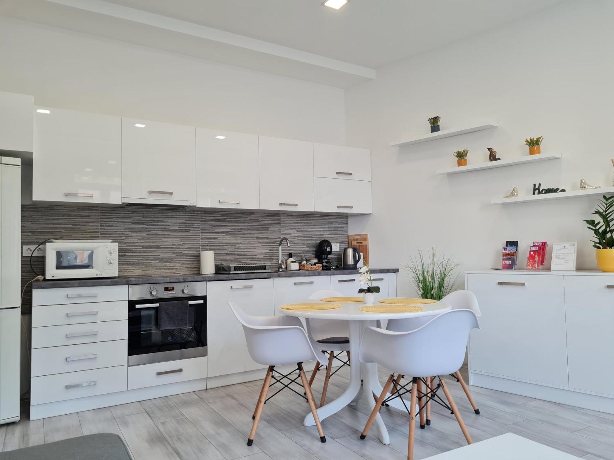 Napfeny Apartman Seghedin Exterior foto