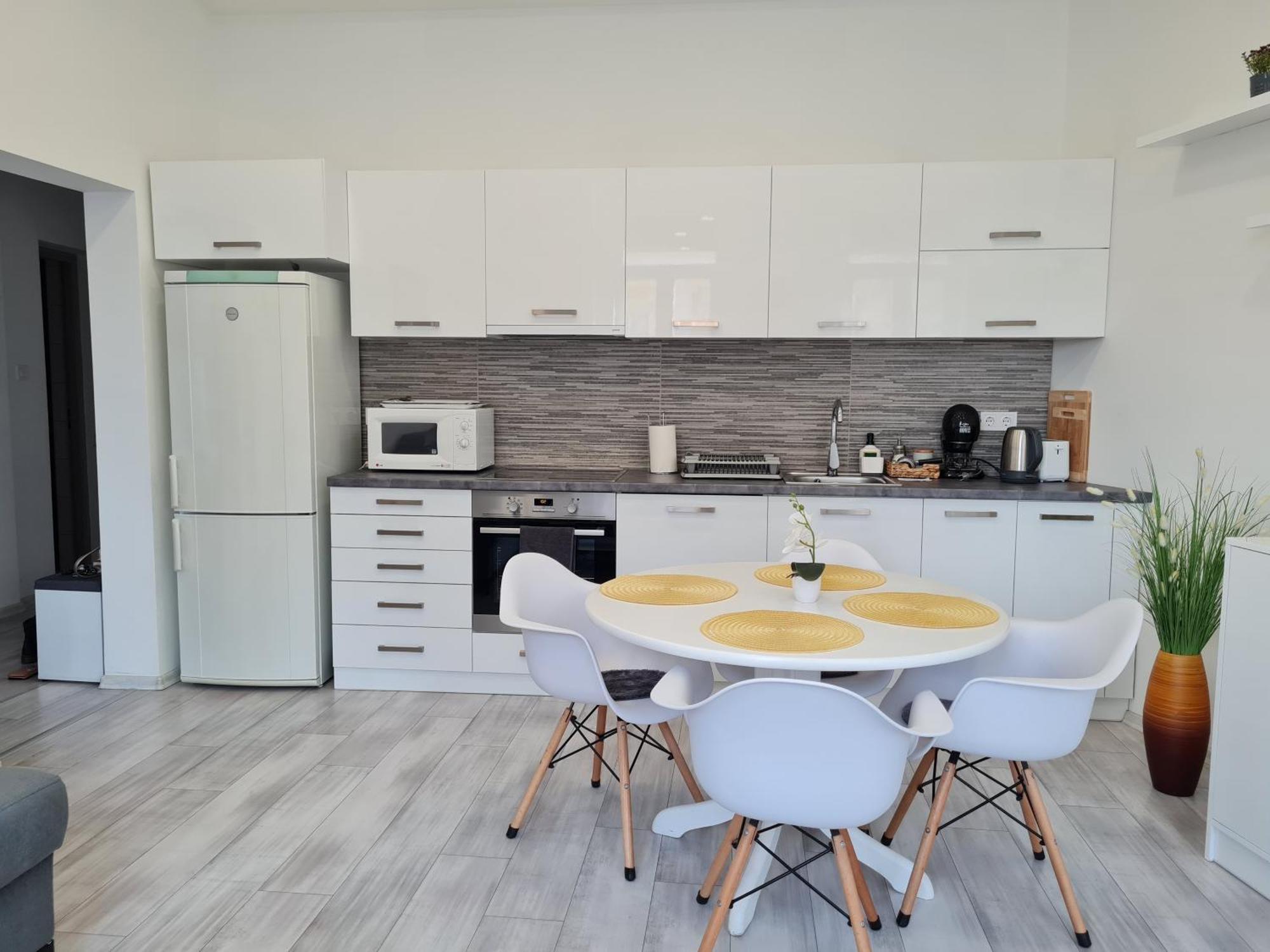 Napfeny Apartman Seghedin Exterior foto