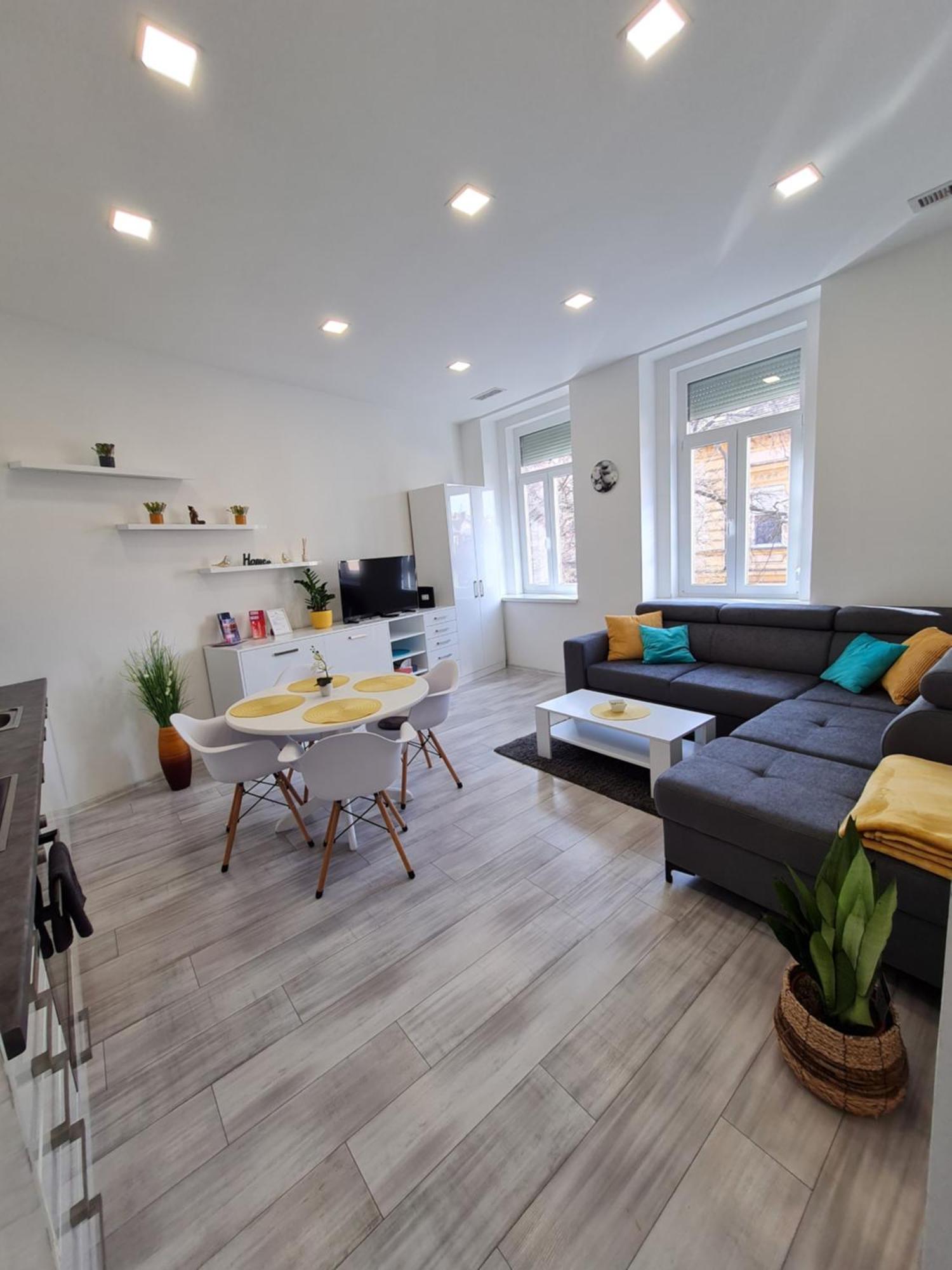 Napfeny Apartman Seghedin Exterior foto