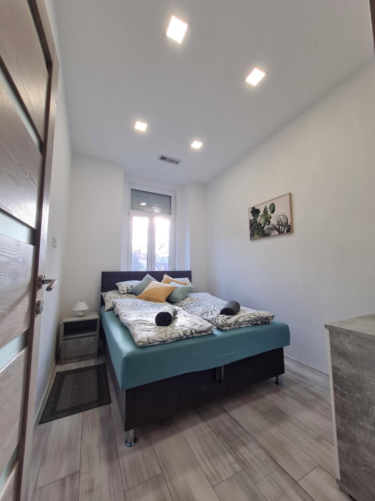 Napfeny Apartman Seghedin Exterior foto